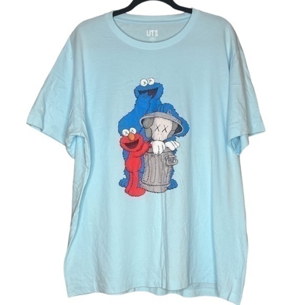 Uniqlo x KAWS x Sesame Street Cookie Monster Elmo Tee XXL